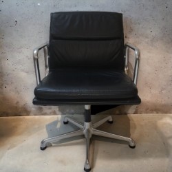 Charles et ray EAMES -  Paire de fauteuils  Soft Pad EA 433